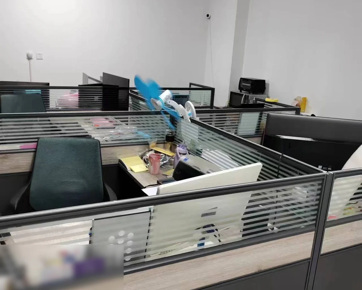 Sourcing and order team workstations at Jingteng Electronics