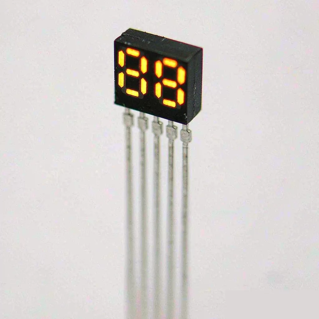 5082-7661 Broadcom (Avago) Yellow 7-Segment Display DIP-14